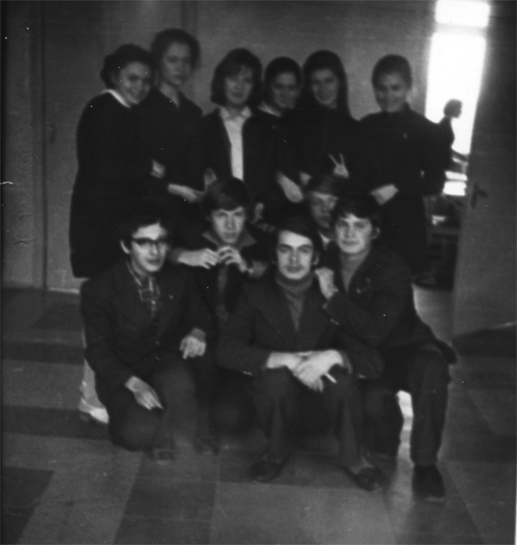 Школа 103 Выборгского района выпускники 1981 года. Школа 103 Ленинград. Школа 103 Пионерская комната Выборгского района.
